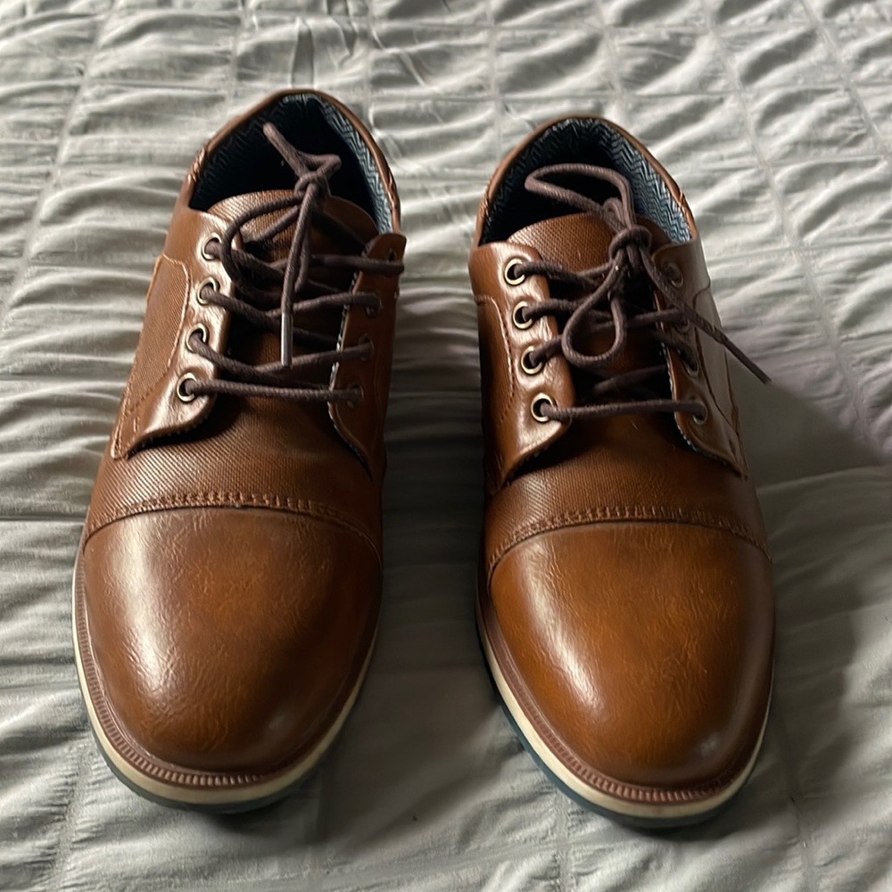 B-52 by Bullboxer big boys dress shoe in size 5.